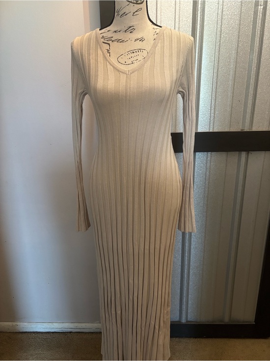 ILLA ILLA Dresses & Skirts - ILLA ILLA Beige Ribbed V-Neck Long Sleeve Maxi Dress